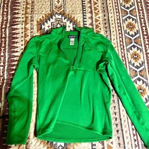 Like new PATAGONIA pullover mens small